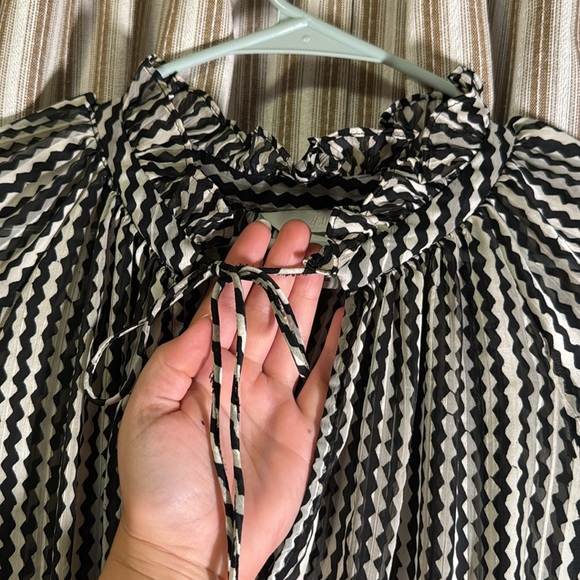 Zig Zag Stripe Business Top - Picture 2 of 4